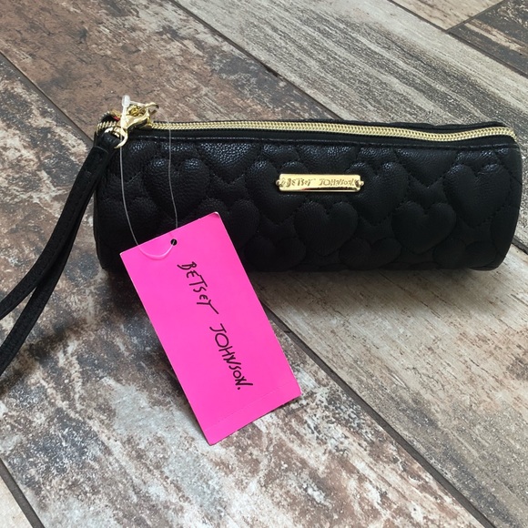 Betsey Johnson Handbags - 🛍NWT🍒Betsey Johnson Wristlet/Makeup Bag
